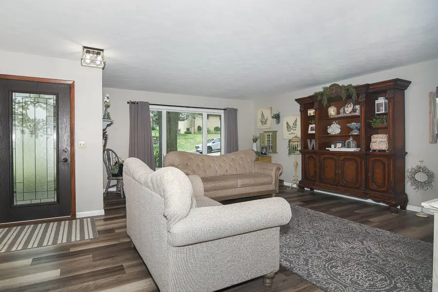 3427 Crestwood Drive, Dubuque, IA 52002 - Image #2