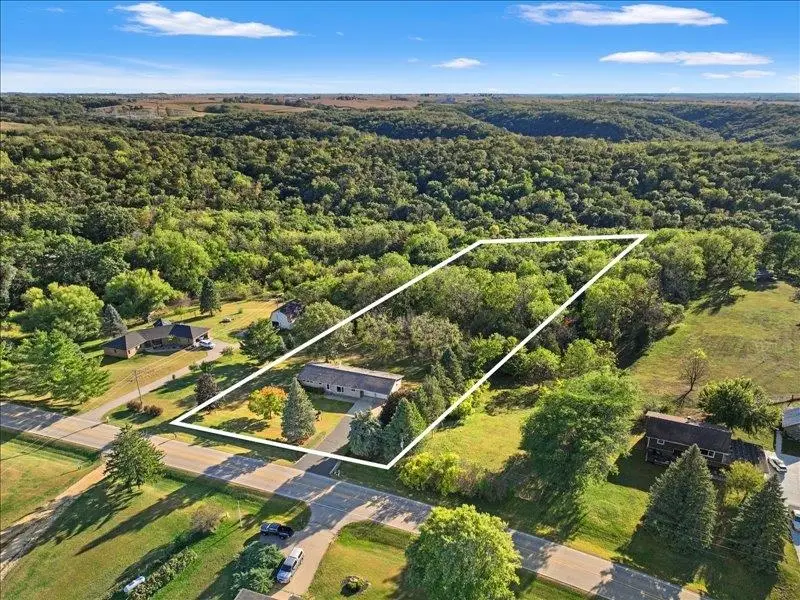 8373 Olde Davenport Road, Dubuque, IA 52003 - Image #2