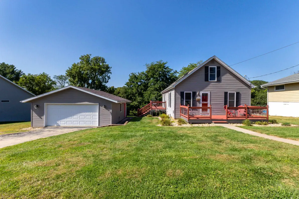 189 Julien Dubuque Drive, Dubuque, IA 52003 - Image #1