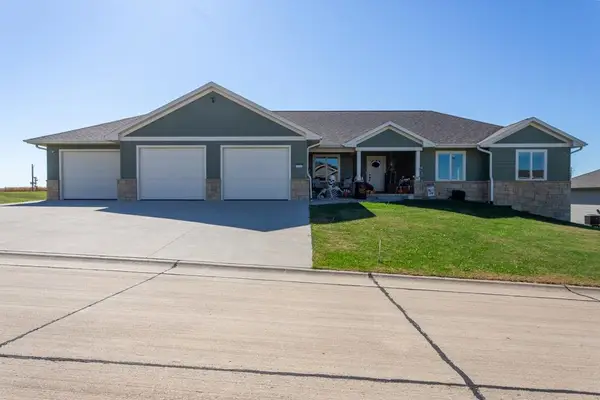 7630 Kaia Drive, Peosta, IA 52068