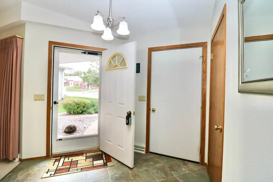 2035 Broadlawn Road, Dubuque, IA 52001 - Image #2