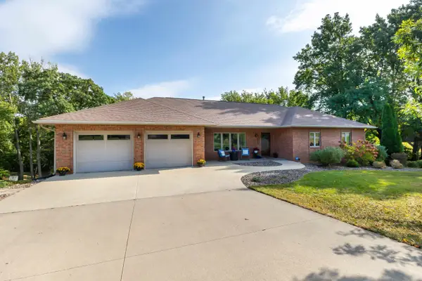 10702 Golden Oaks Drive, Dubuque, IA 52003