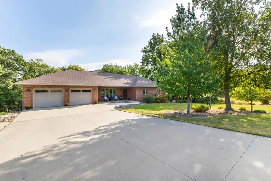 10702 Golden Oaks Drive, Dubuque, IA 52003 - Image #2