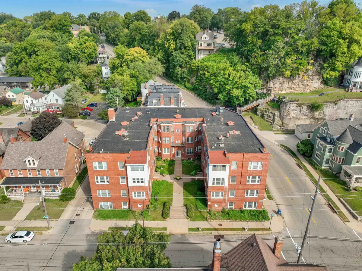 201 W 17th Street, Dubuque, IA 52001 - Image #1