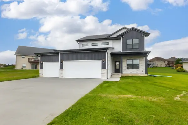 6074 Stockwood Drive, Asbury, IA 52002