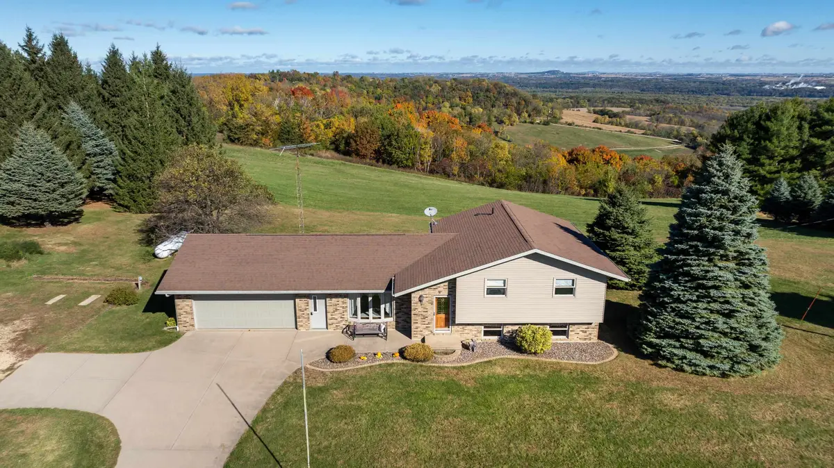 5303 Saint Catherine Road, Dubuque, IA 52003 - Image #1