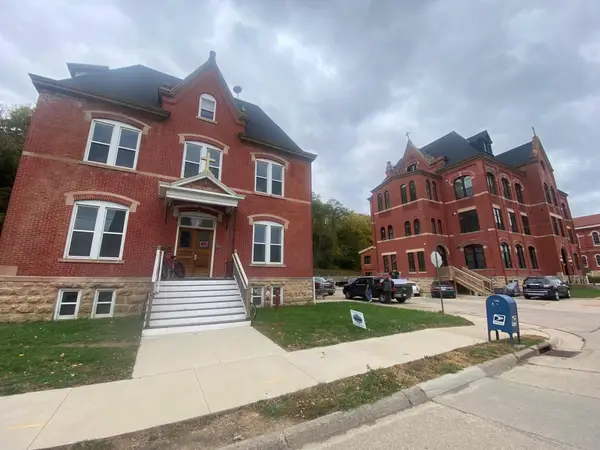 2901 Central Avenue, Dubuque, IA 52001