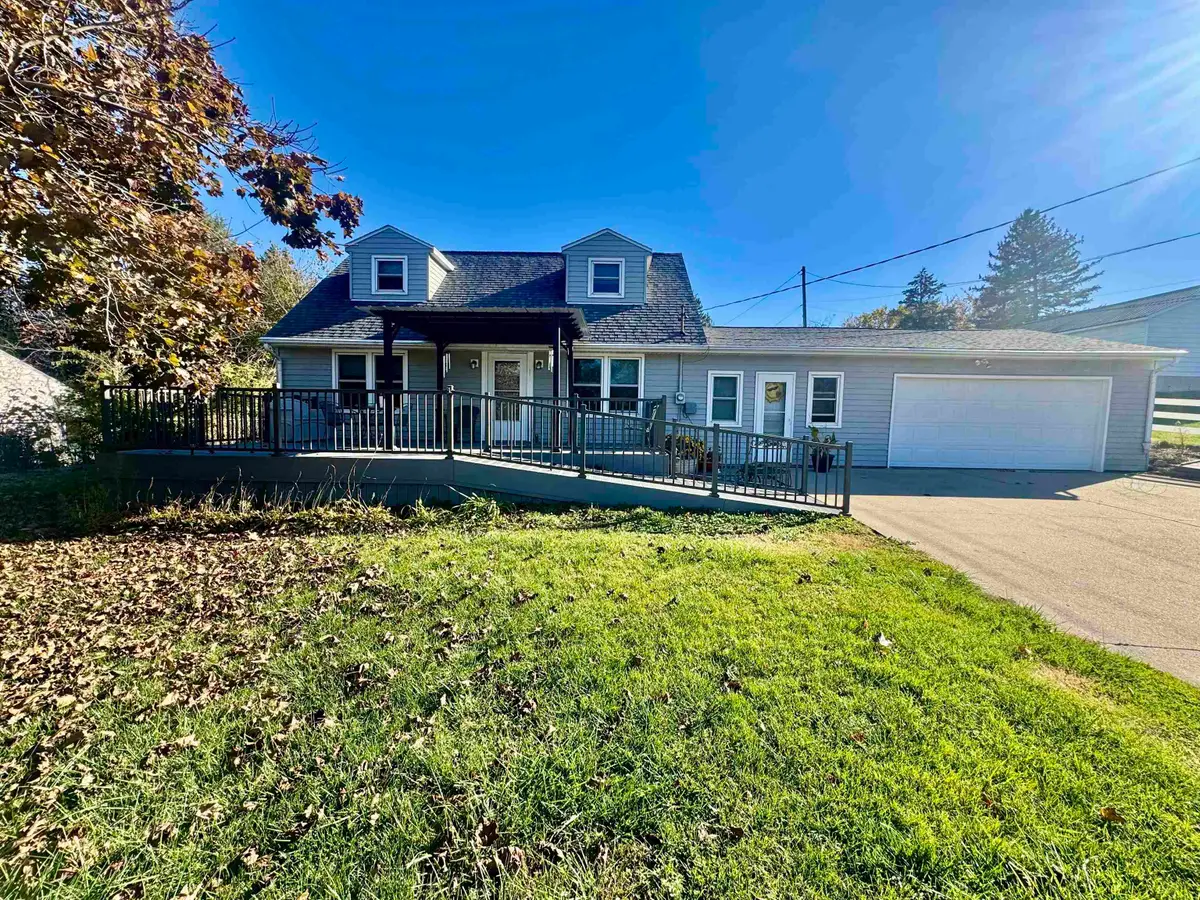 3840 Chicago Avenue, Dubuque, IA 52001 - #1