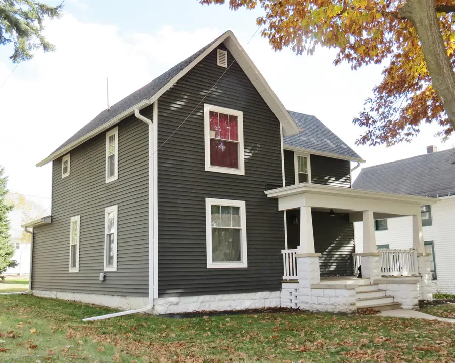 313 S 4th Street, Maquoketa, IA 52060 - #3