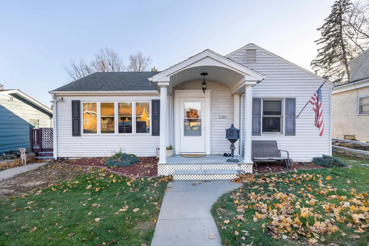 1920 W 3rd Street, Dubuque, IA 52001 - #1