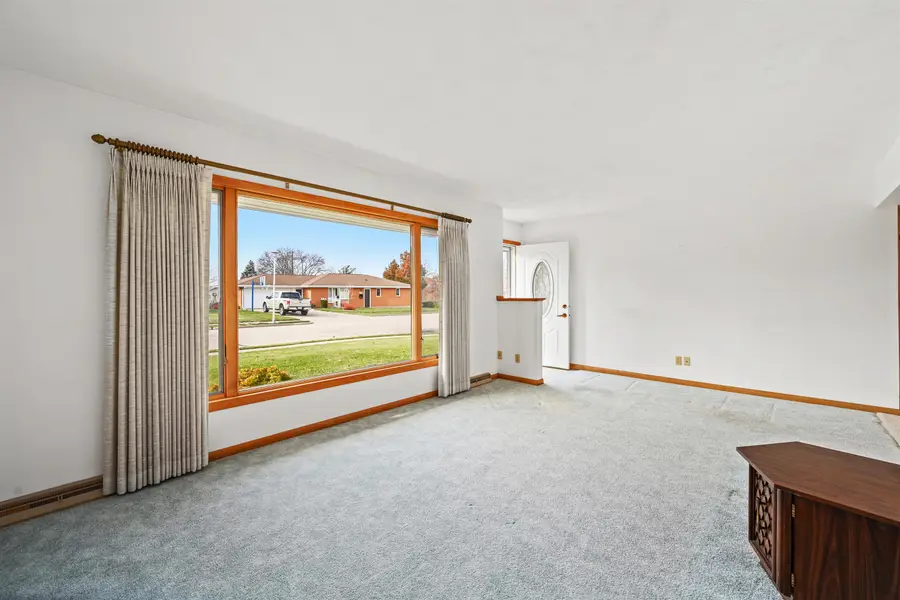 2734 Linda Court, Dubuque, IA 52001 - Image #2