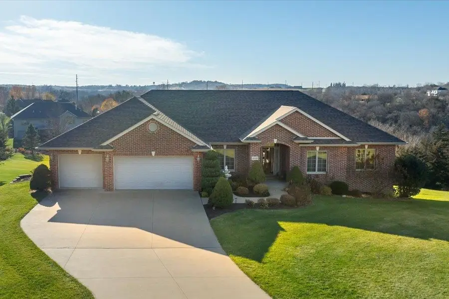 14136 Cypress Point, Dubuque, IA 52002 - Image #2