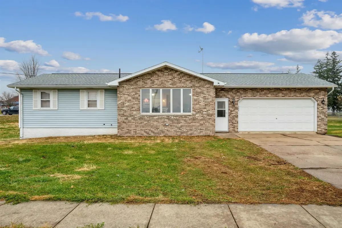 132 Hubbard Street, Colesburg, IA 52035 - #1