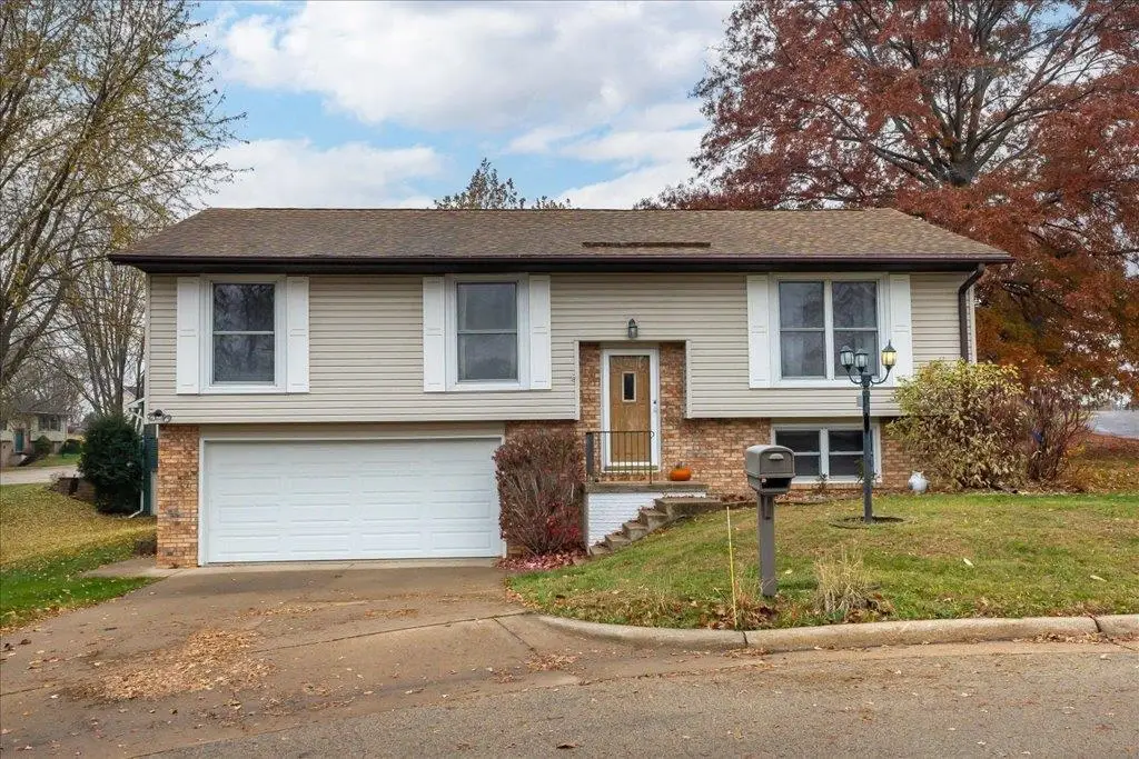 3160 Sequoia Circle, Dubuque, IA 52003 - #1