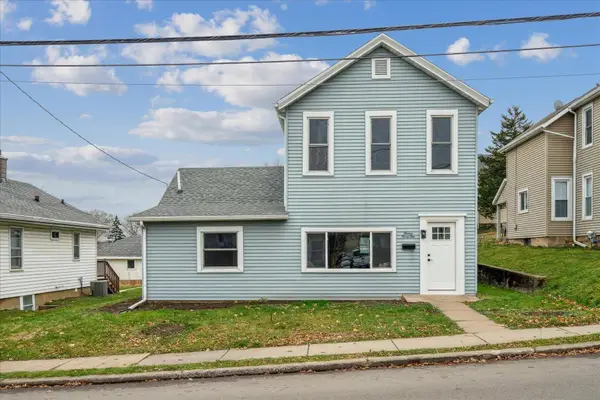 1394 W 3rd Street, Dubuque, IA 52001