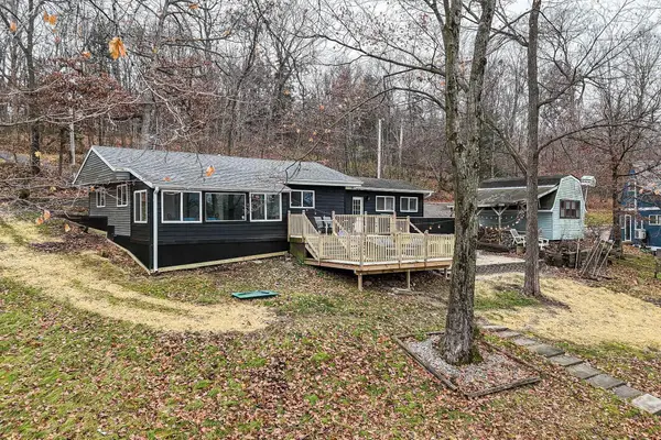 26011 216th Avenue, Delhi, IA 52223