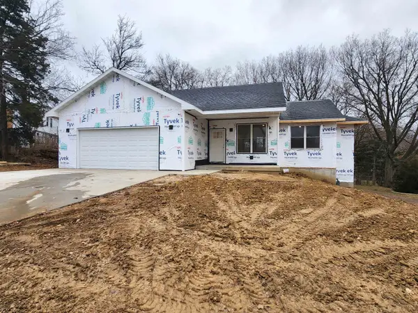 2628 University Avenue, Dubuque, IA 52001