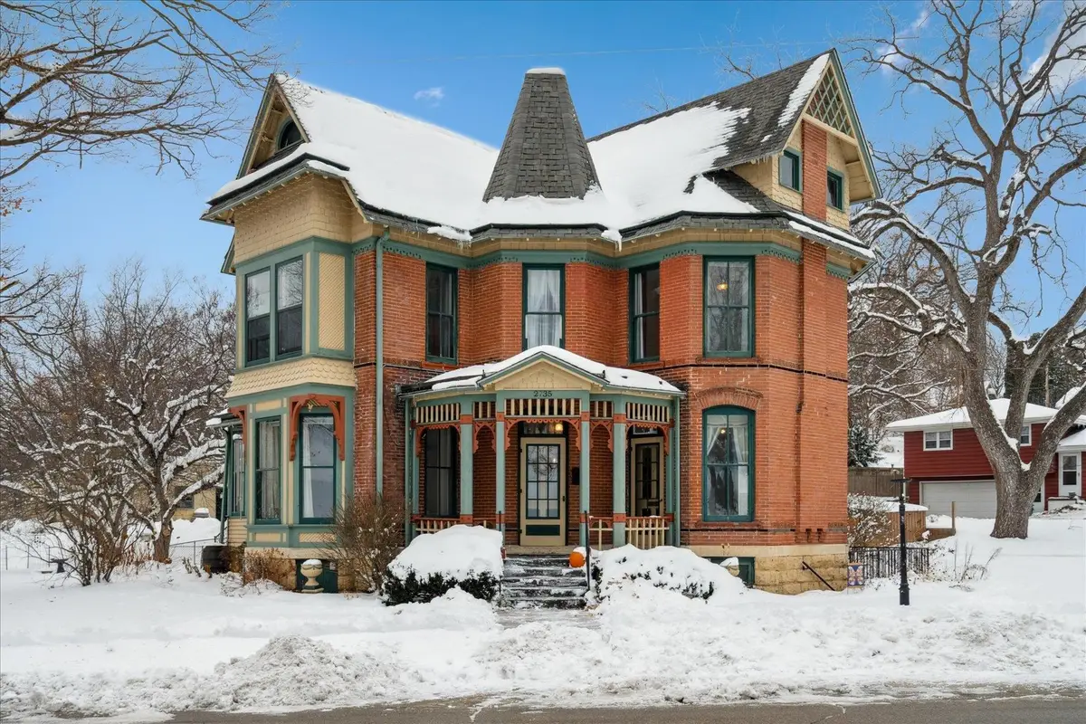 2735 Windsor Avenue, Dubuque, IA 52001 - Image #1
