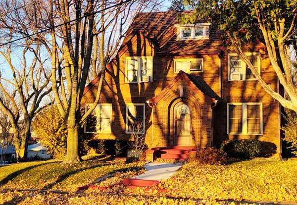 135 Hill Street, Dubuque, IA 52001