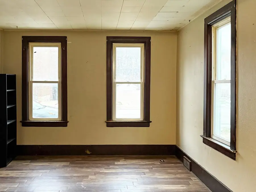 2034 Jackson Street, Dubuque, IA 52001 - Image #2