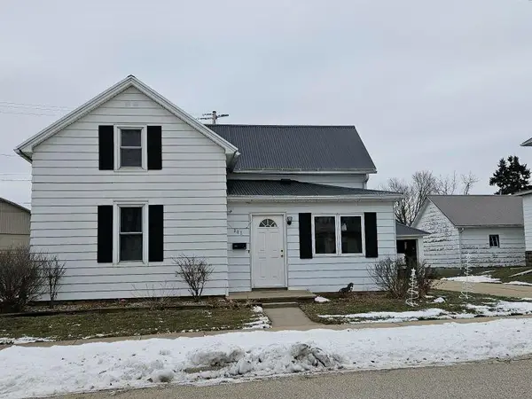 301 SE 9th Street, Dyersville, IA 52040