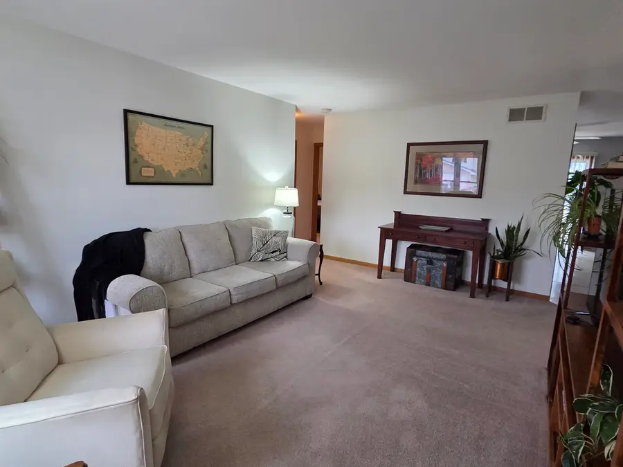 2182 Sunnyslope Drive, Dubuque, IA 52002 - Image #2