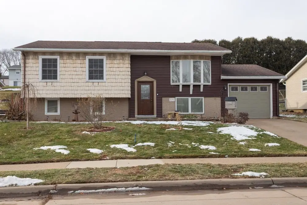 2191 Graham Circle, Dubuque, IA 52001 - Image #1