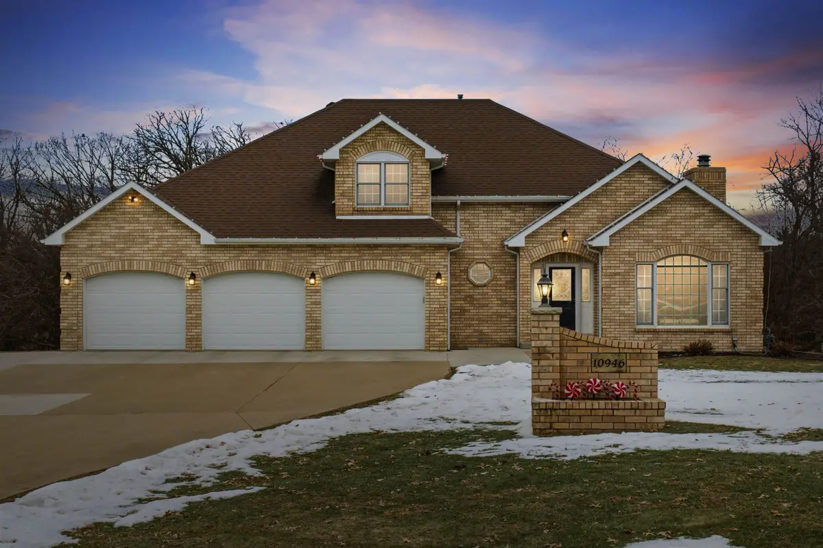 10946 Mockingbird Drive, Peosta, IA 52068 - Image #1