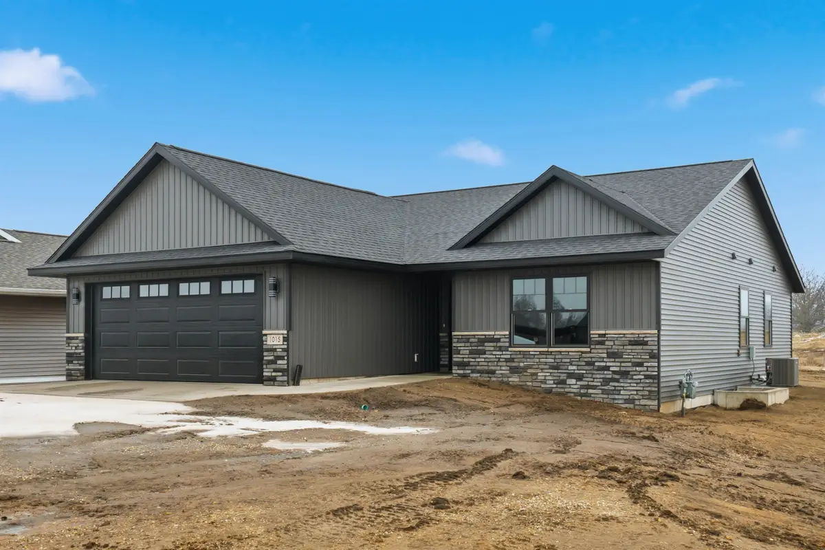1015 Sage Oak Circle, Manchester, IA 52057 - Image #1