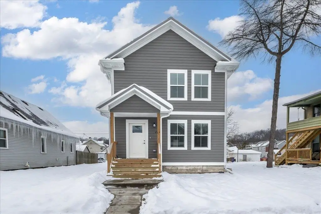 2527 Washington Street, Dubuque, IA 52001 - Image #1