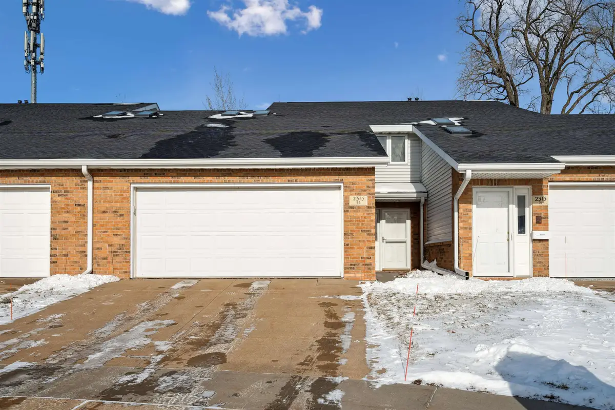 2315 Pasadena Drive, Dubuque, IA 52001 - Image #1