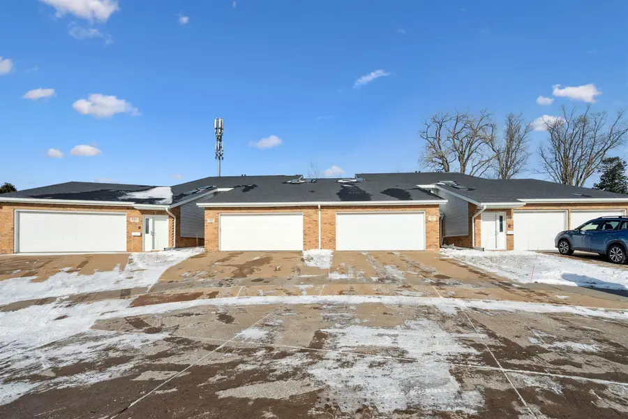 2315 Pasadena Drive, Dubuque, IA 52001 - Image #2