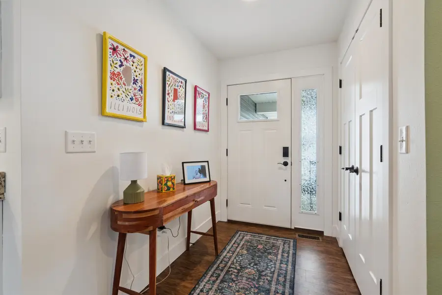 1016 Clare Court NW, Cascade, IA 52033 - Image #2