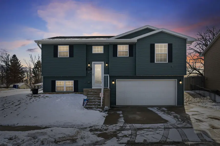 2002 Eagle Valley Drive, Dubuque, IA 52001 - Image #2