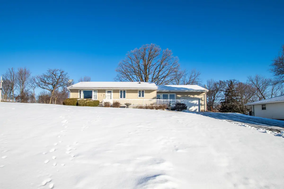 15921 Middle Road, Dubuque, IA 52002 - Image #1