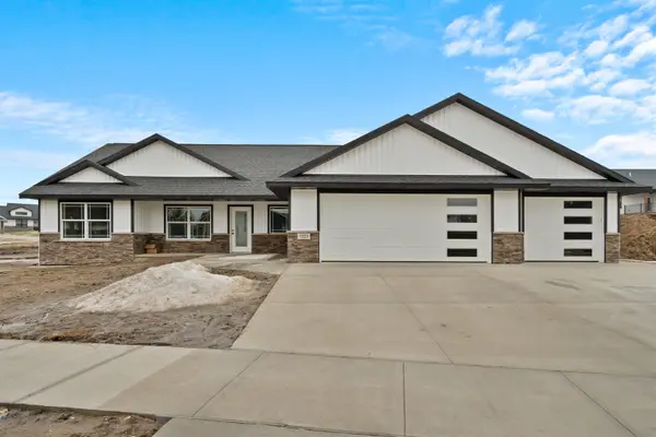 1023 Oakview Drive, Manchester, IA 52057