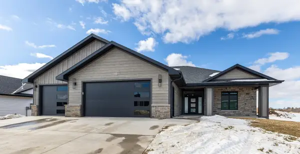 4461 Barnwood Lane, Dubuque, IA 52002