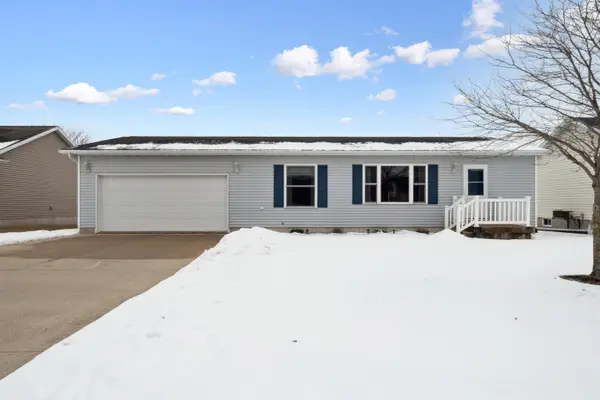 415 7th Ave NW, Dyersville, IA 52040