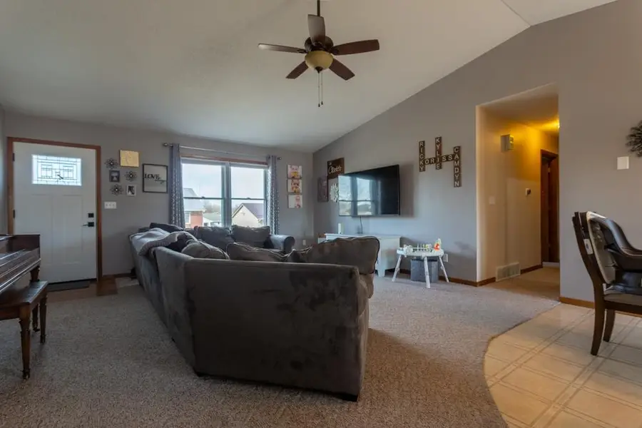 568 Walnut Ridge Street, Peosta, IA 52068 - #2