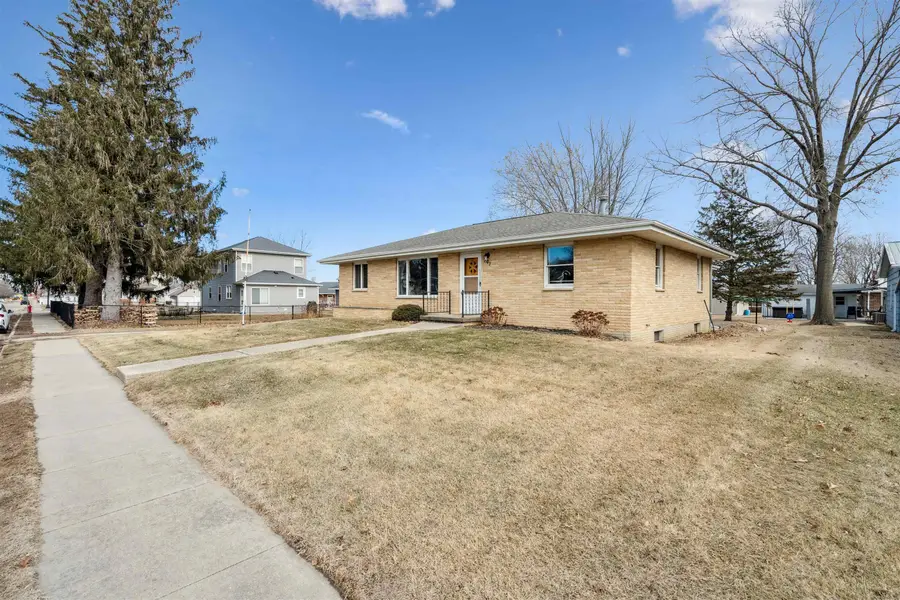 207 SW Arthur Street, Cascade, IA 52033 - #2
