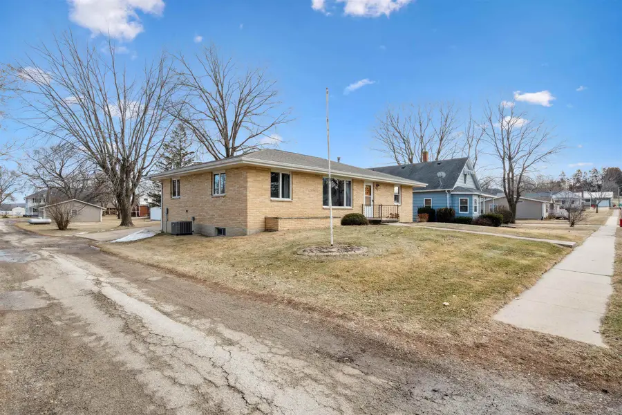 207 SW Arthur Street, Cascade, IA 52033 - #3
