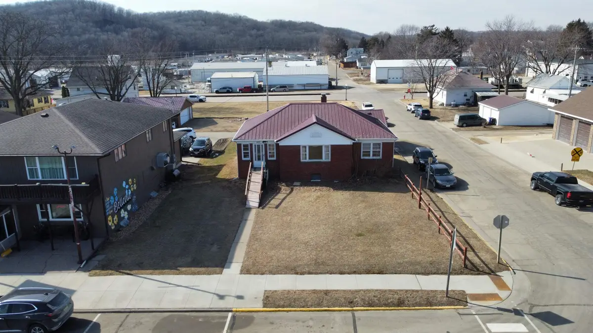 600 S Riverview Street, Bellevue, IA 52031 - #1