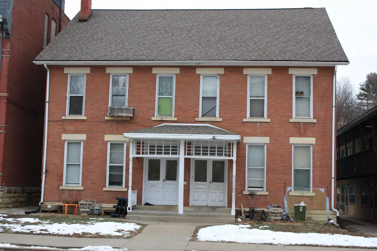 345 W 17th Street, Dubuque, IA 52001 - #1