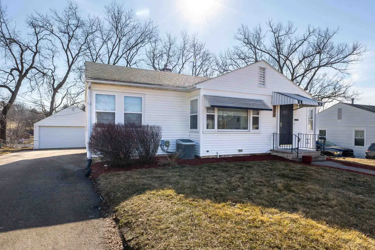 124 Cherokee Drive, Dubuque, IA 52003 - #1