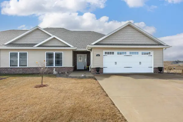 280 Angela Jean Circle, Peosta, IA 52068