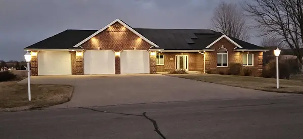 8397 Southern Hills Court, Dubuque, IA 52003