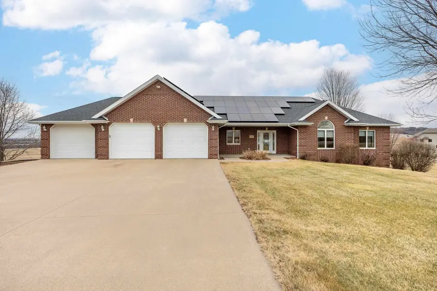 8397 Southern Hills Court, Dubuque, IA 52003 - #2