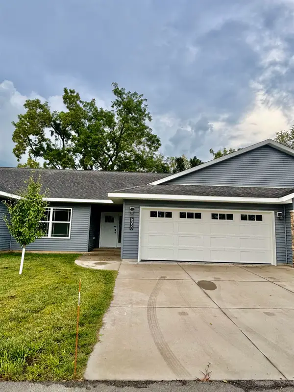 605 3rd Street, Delhi, IA 52223