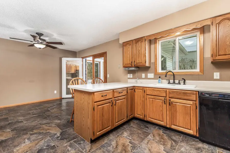 10382 Shane Court, Dubuque, IA 52003 - #2