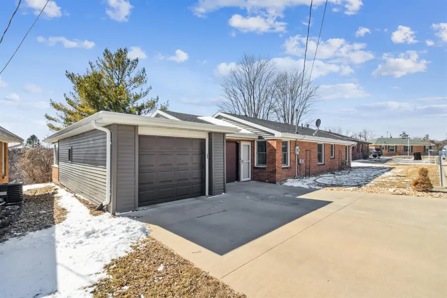 8992 Metropolitan Heights, Dubuque, IA 52003 - #2